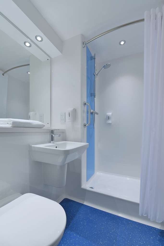 Travelodge London Barking Номер фото